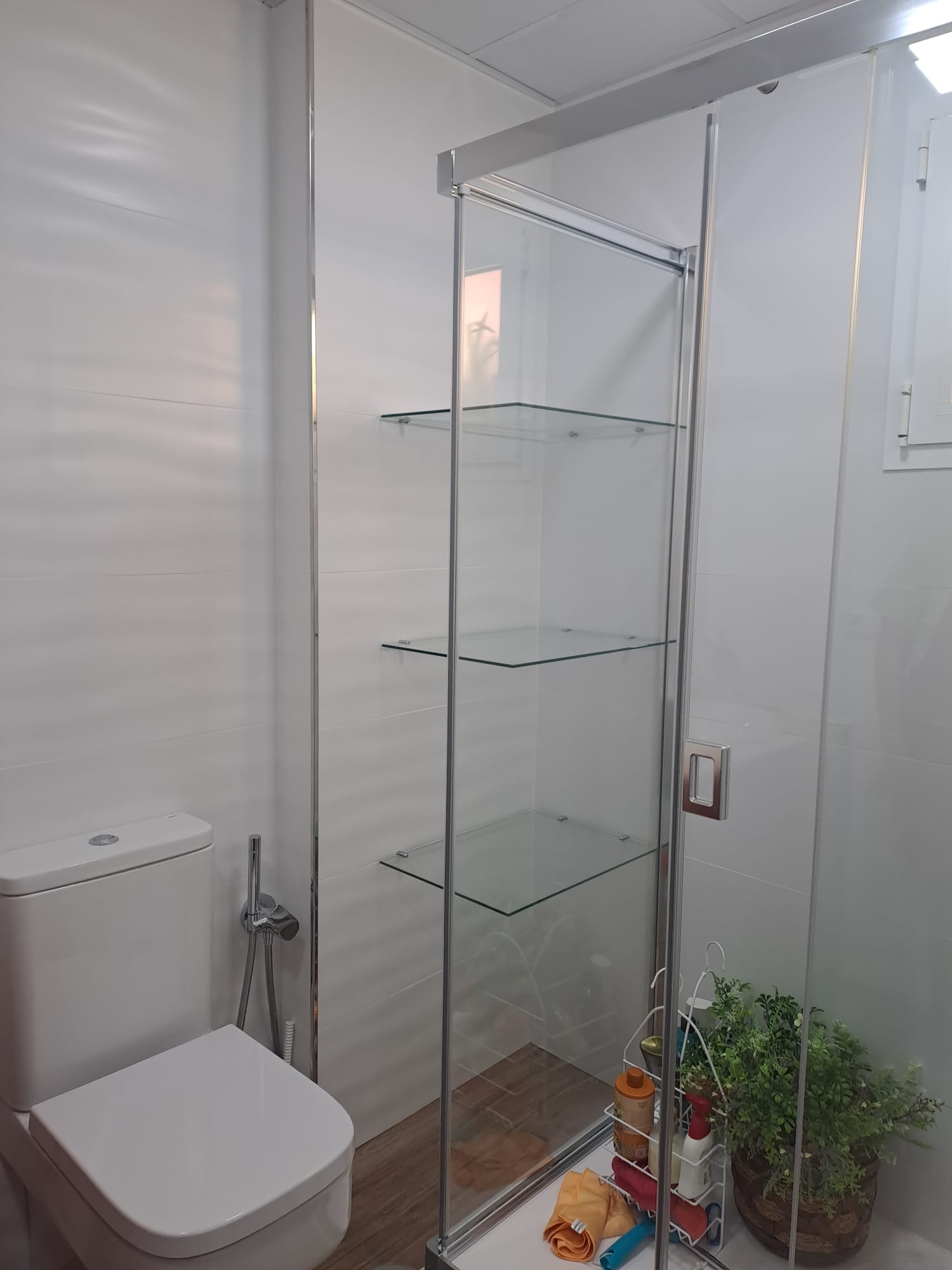 Baldas de cristal para aprovechar el espacio