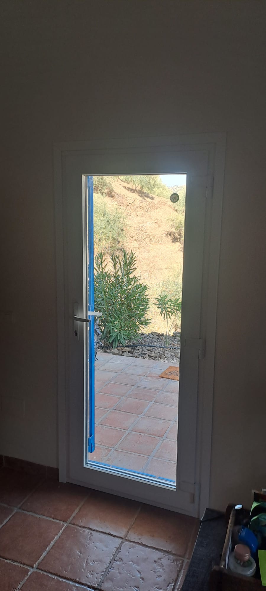 Cambio de puerta de aluminio por una de PVC para mejorar la eficincia energetica