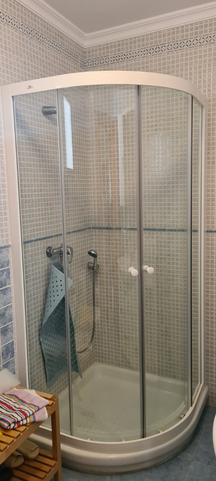 Mampara de baño curva color blanca