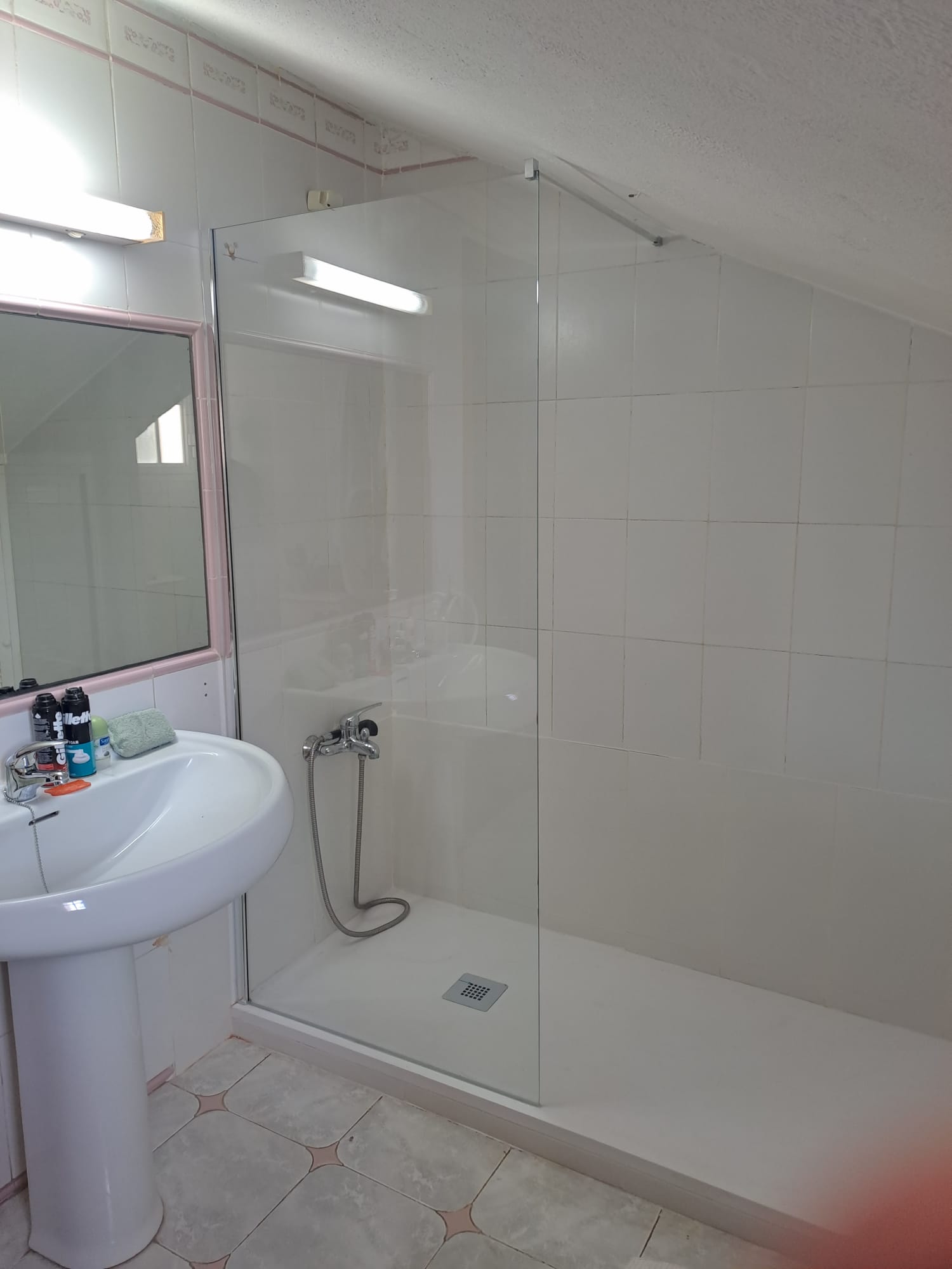 Mampara de baño fija