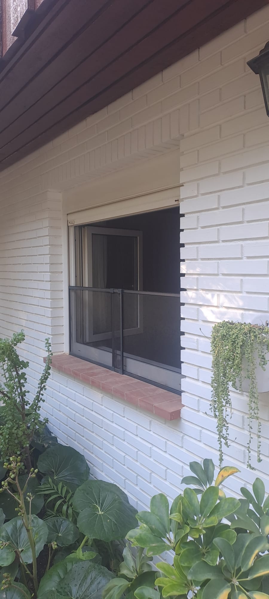 Mosquitera plisada blanca