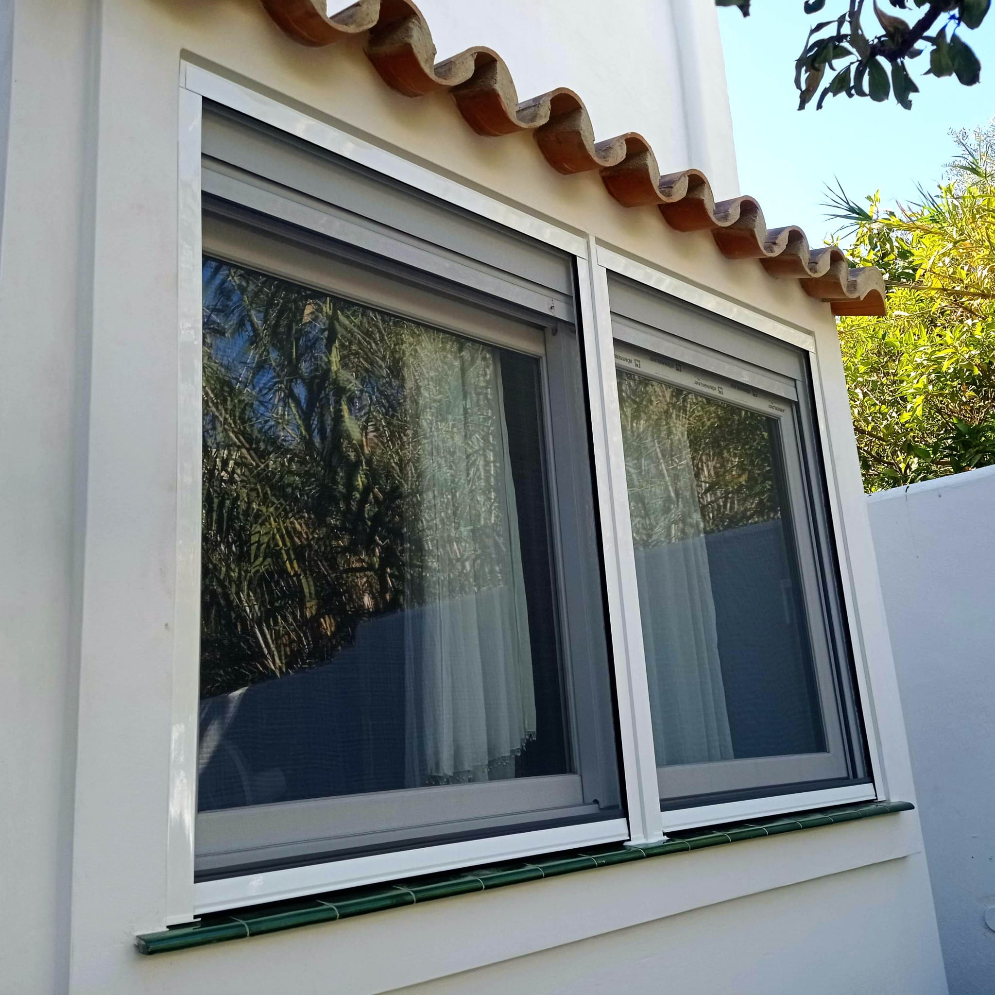 Mosquiteras enrrollables doble color blanco