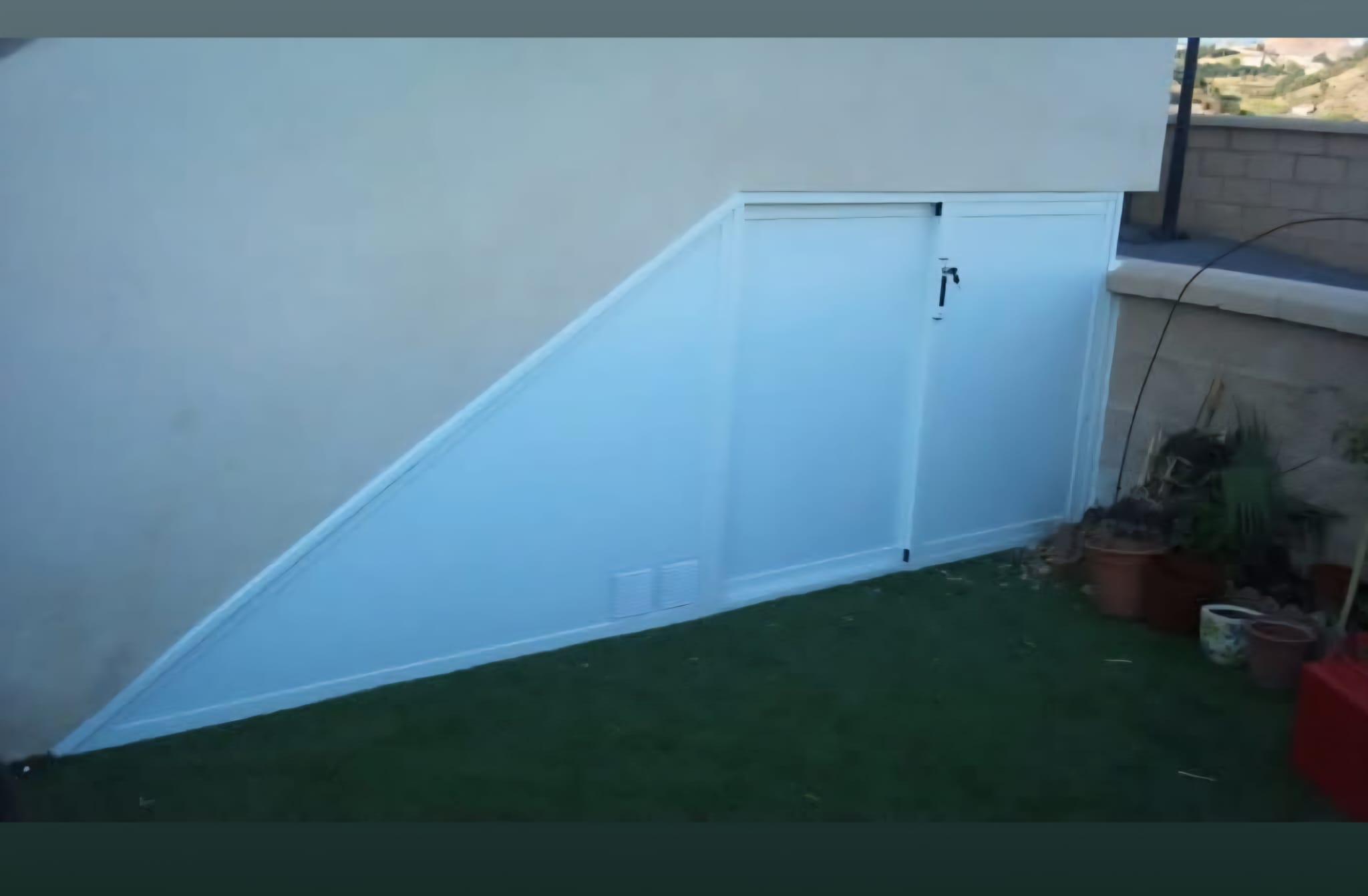 Mueble de aluminio blanco para aprovechar el espacio