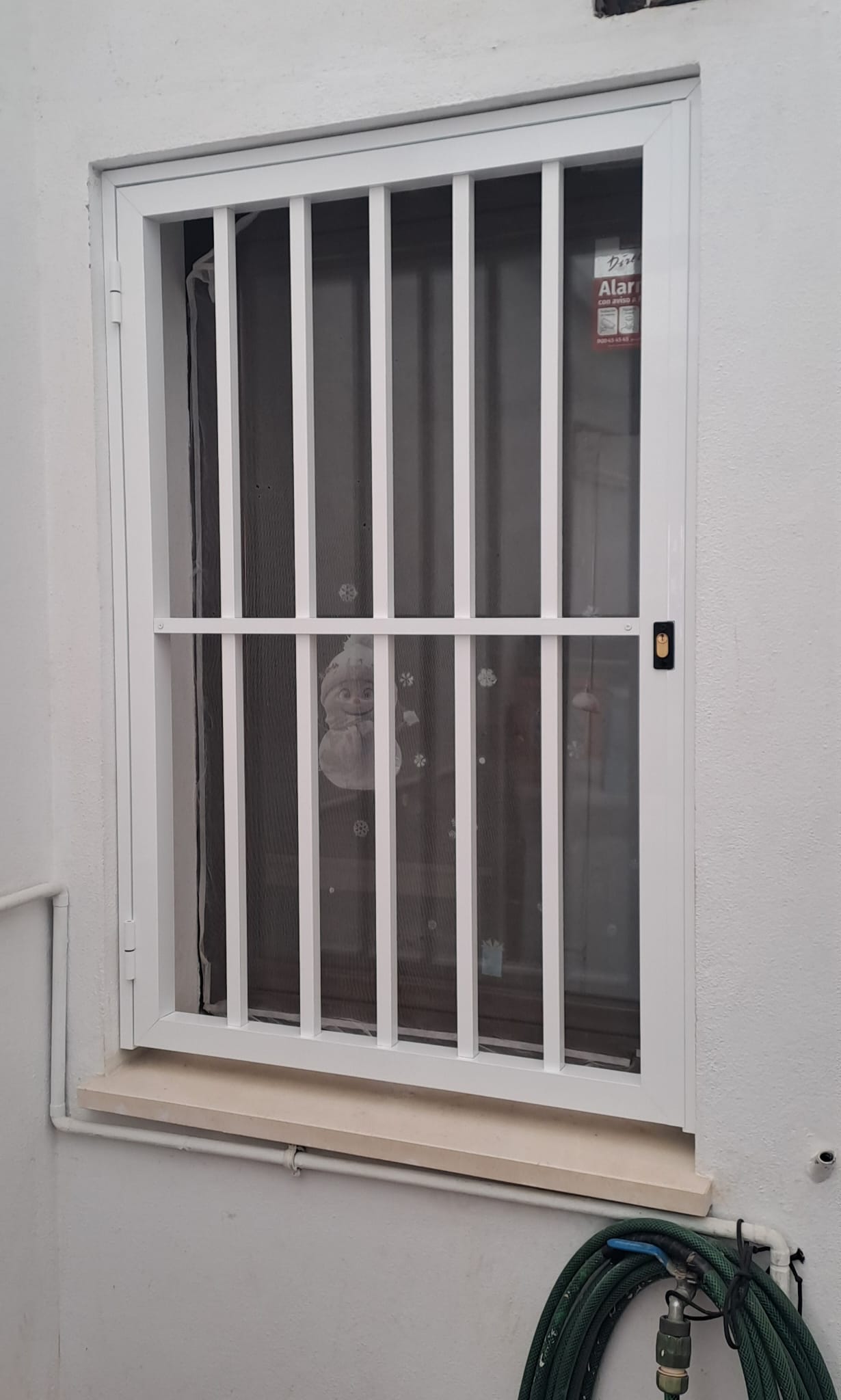 Rejas de alummio blanco con cerradura